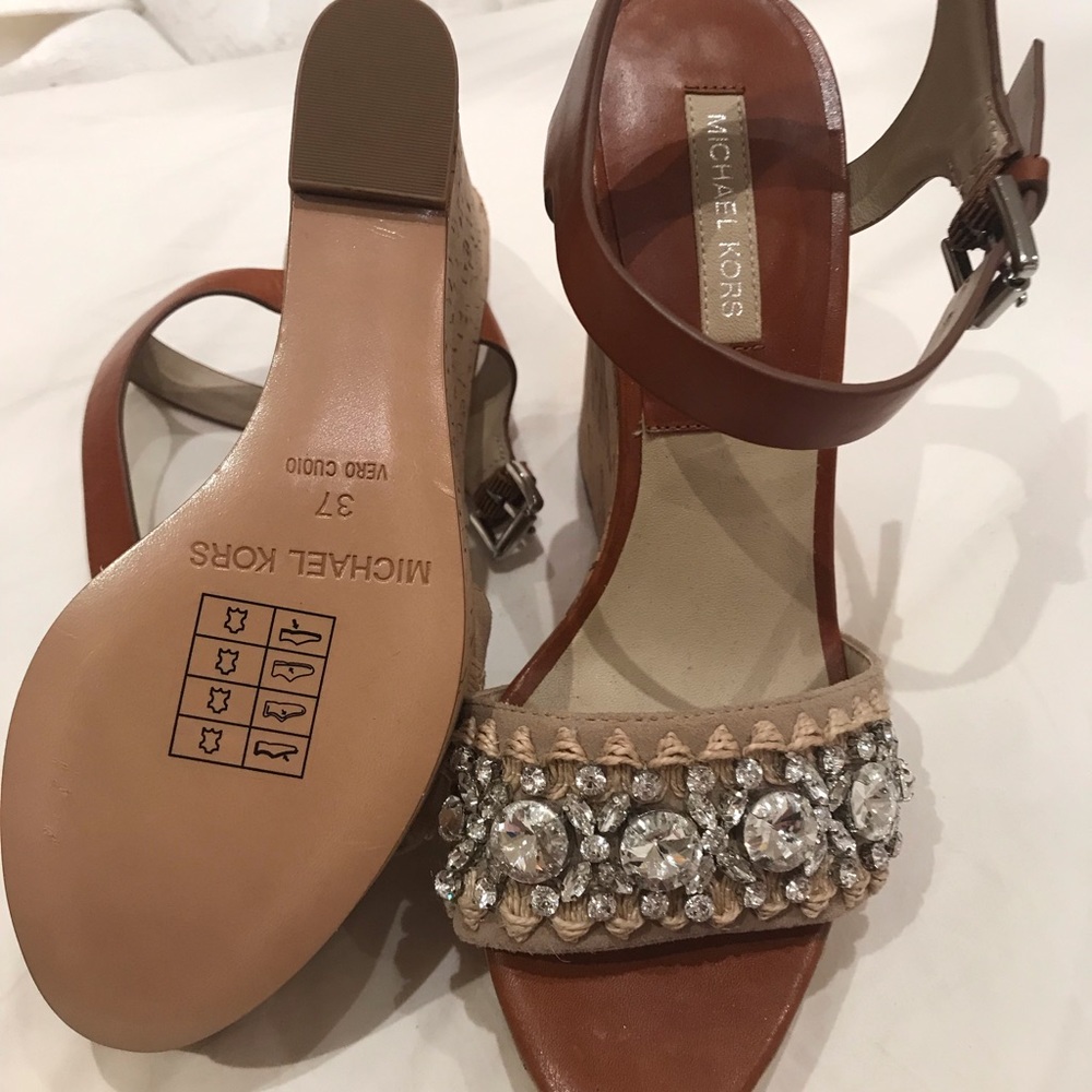 Michael Kors ladies platforms. - Picture 2 of 3